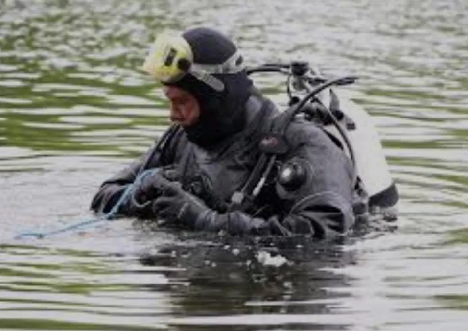 Огляд дна водолазом біля причалу